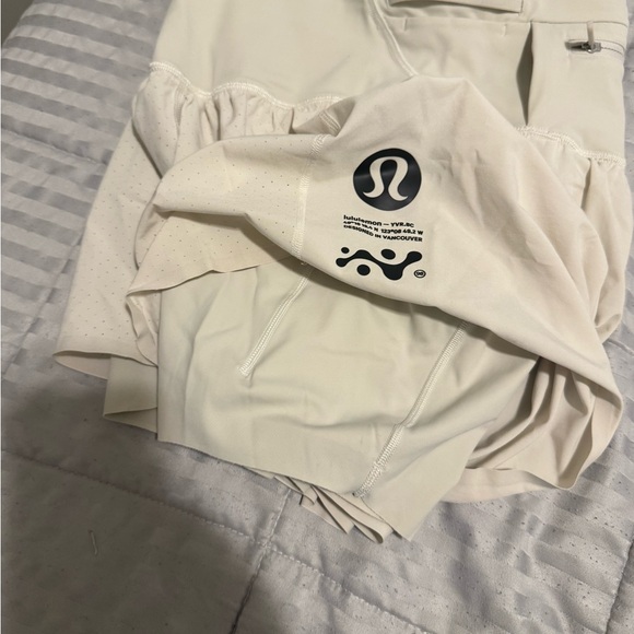 Lululemon size 4 - Picture 2 of 3